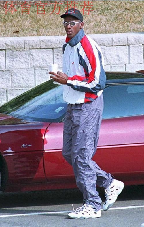 重回1993,迈克尔乔丹经典Oakley 0.2太阳镜复刻归来 重回1993,迈克尔乔丹经典Oakley 0.2太阳镜复刻归来